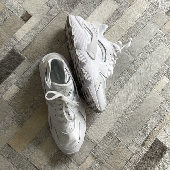 Nike White Huarache - Picture 6 of 7